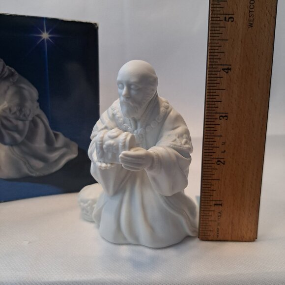 Vintage 1982 Avon Nativity Collectibles The Magi Melchior Porcelain Figurine Box - Picture 9 of 10